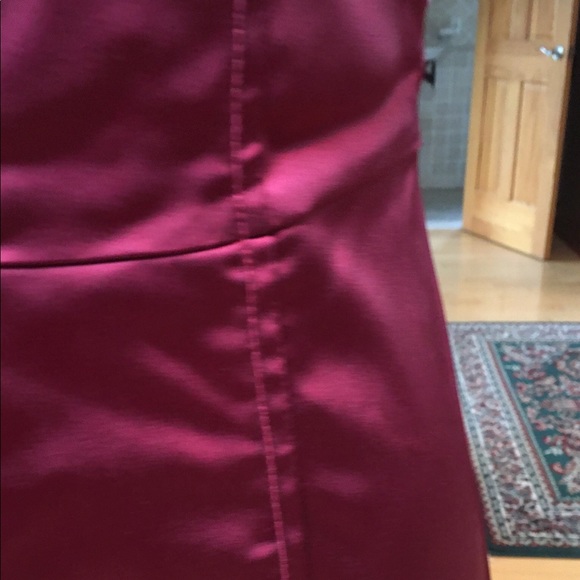Wine colored form fitting dress - Picture 10 of 16